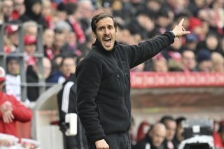 L'entraîneur du SC Fribourg Julian Schuster a offert une première titularisation au Genevois Johan Manzambi dimanche (archives). KEYSTONE/DPA/TORSTEN SILZ